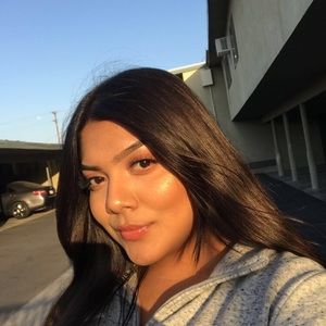 Meet your Posher, Alexia